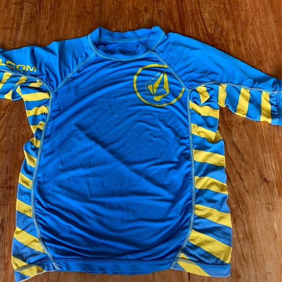 😎4/20$ Volcom Youth Rashguard - Picture 1 of 12